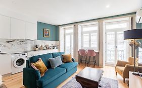 Turquoise Central Flat W Ac & Balcony By Lovelystay